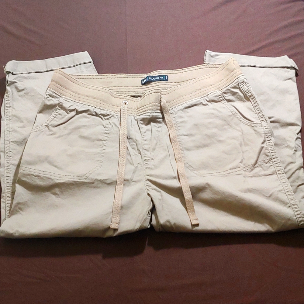 Lee Relaxed Fit 1889 Cropped Pants, Size 10